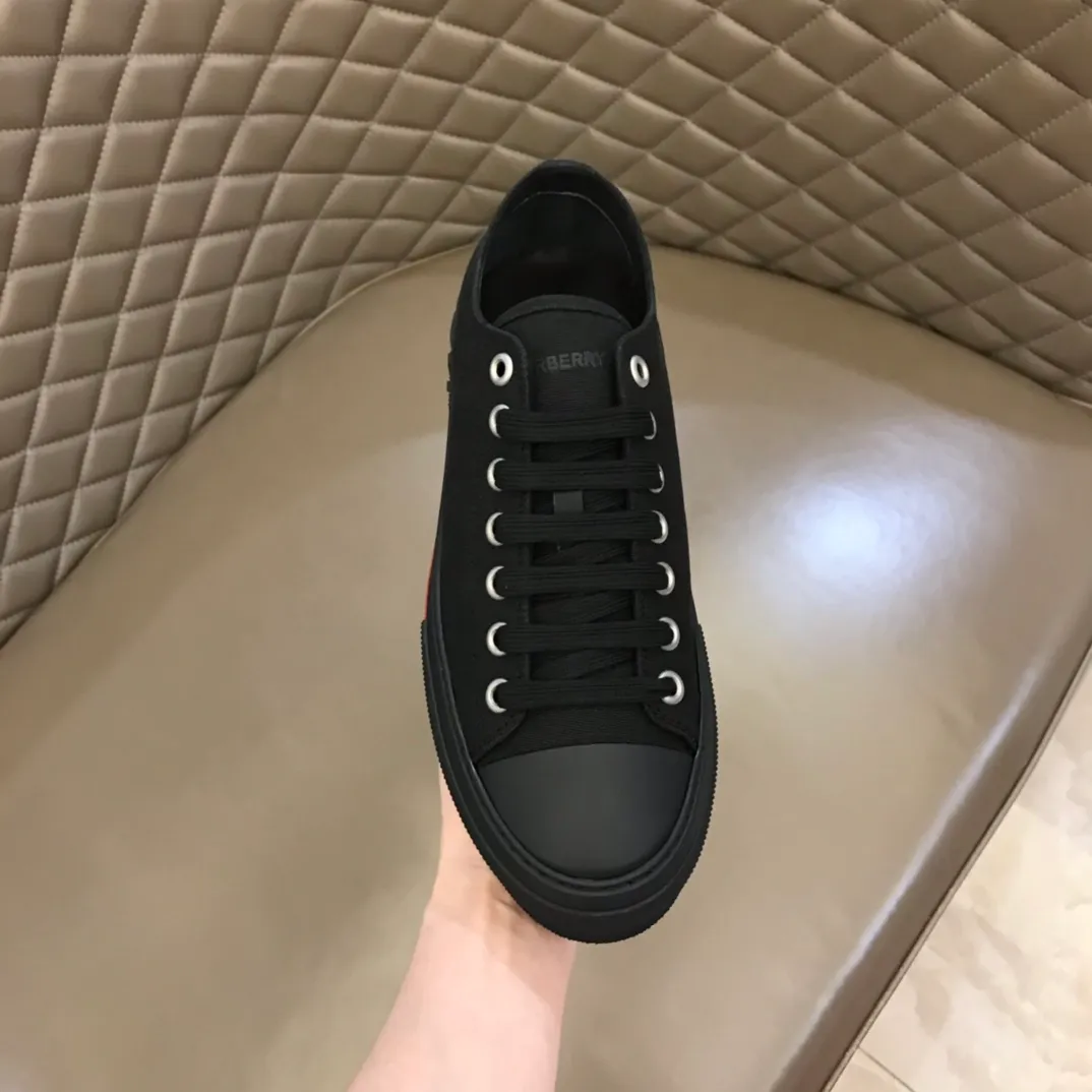 p400 "Burberr*" men's classic low-top sneakers, reinterpreted in Vintage check cotton material and decorated with a new brand logo. First-layer sheepskin lining, embossed Burberry logo on the heel, and original TPU outsole! Size: 38-44 No. 068